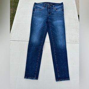 American Eagle - Size 6 Short